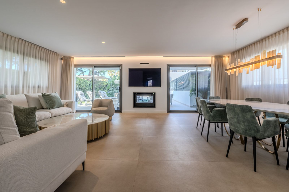 4 Bedroom Villa for Sale in Puerto Banús — 3