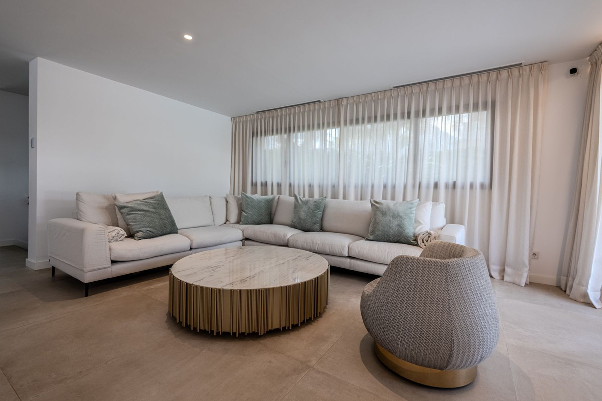 4 Bedroom Villa for Sale in Puerto Banús — 4