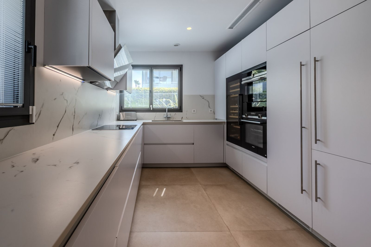 4 Bedroom Villa for Sale in Puerto Banús — 9