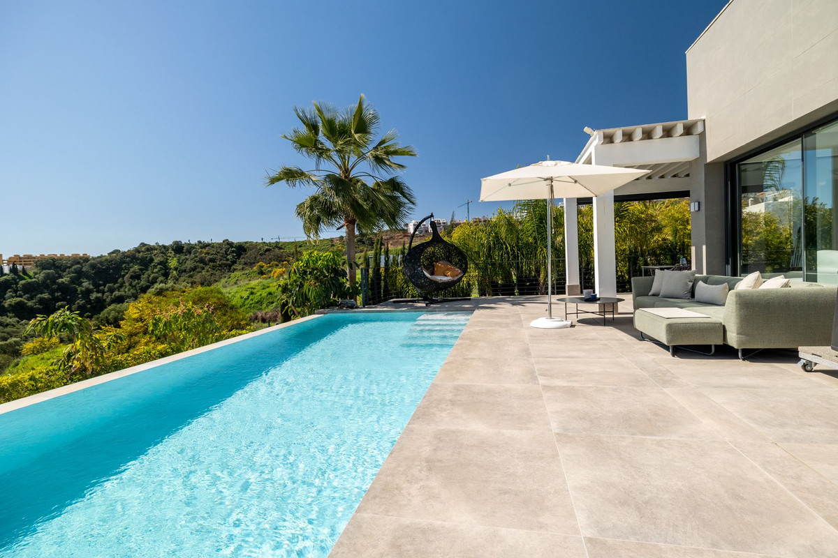 4 Bedroom Villa for Sale in Selwo — 2