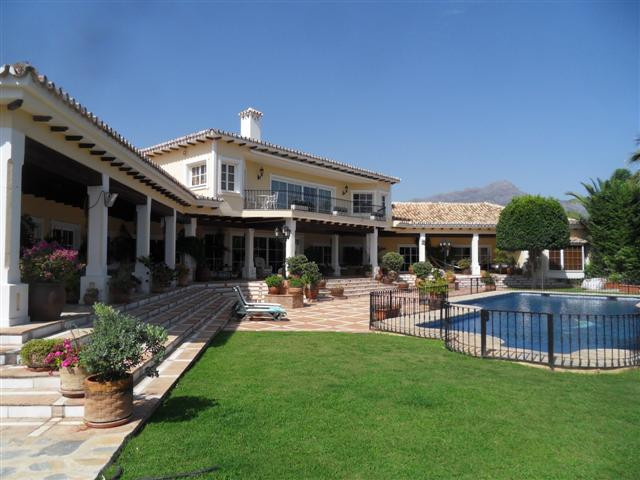 8 Bedroom Villa for Sale in La Quinta