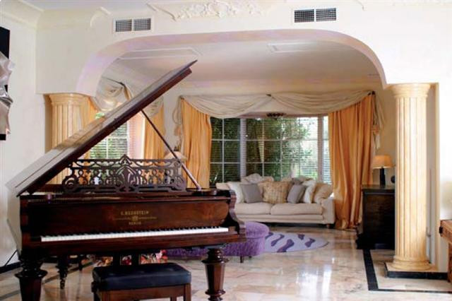 8 Bedroom Villa for Sale in La Quinta — view 10