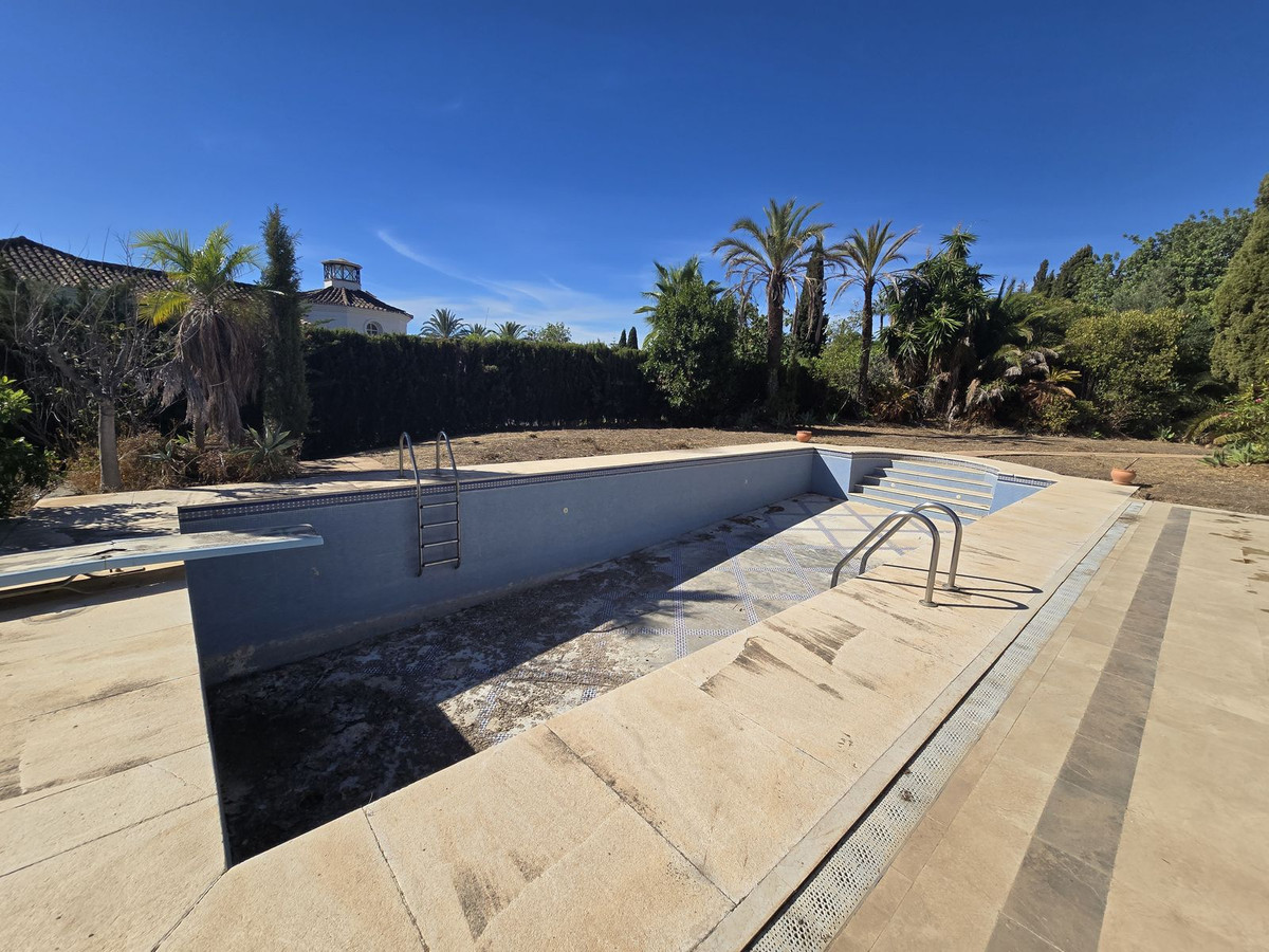 6 Bedroom Villa for Sale in Marbella — 2