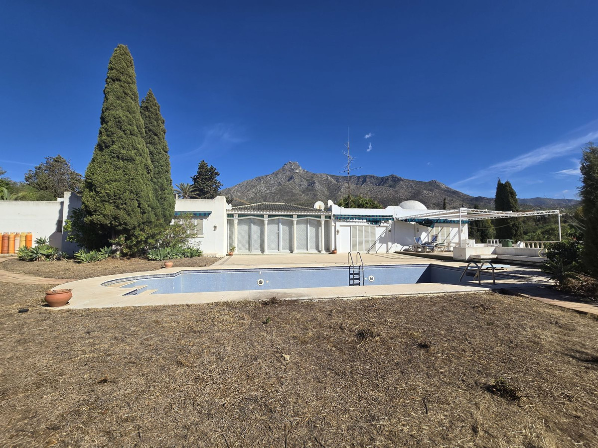 6 Bedroom Villa for Sale in Marbella — 3