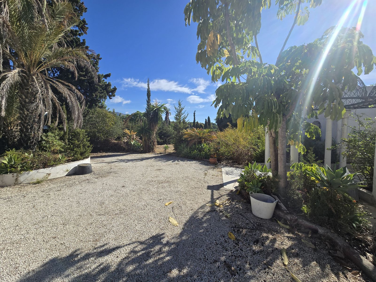 6 Bedroom Villa for Sale in Marbella — 4