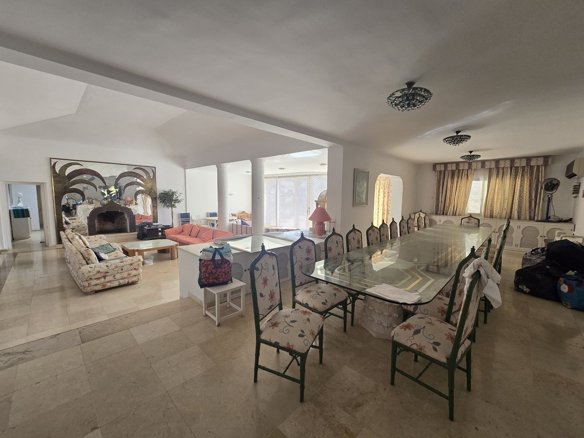 6 Bedroom Villa for Sale in Marbella — 5