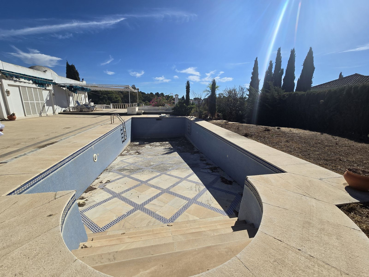 6 Bedroom Villa for Sale in Marbella — 8