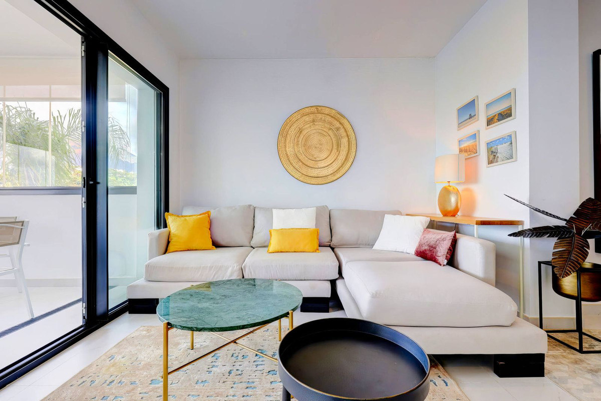 2 Bedroom Apartment for Sale in Estepona — view 10