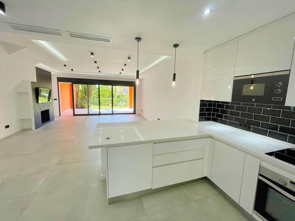 3 Bedroom Villa for Sale in El Paraiso — 2