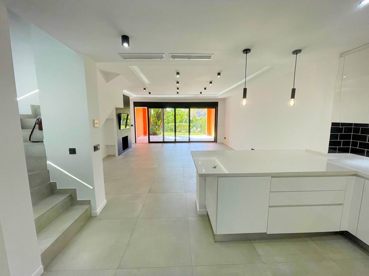 3 Bedroom Villa for Sale in El Paraiso — 5