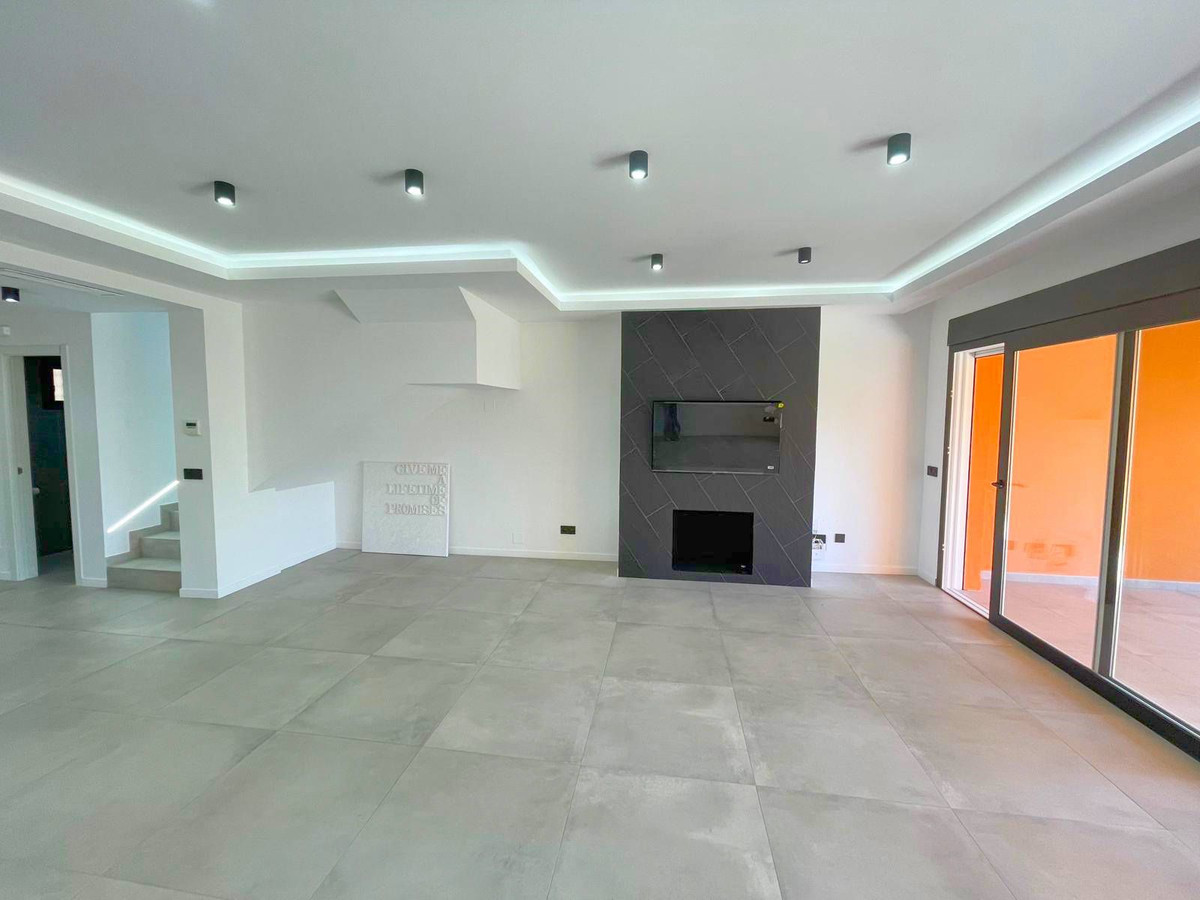 3 Bedroom Villa for Sale in El Paraiso — 6