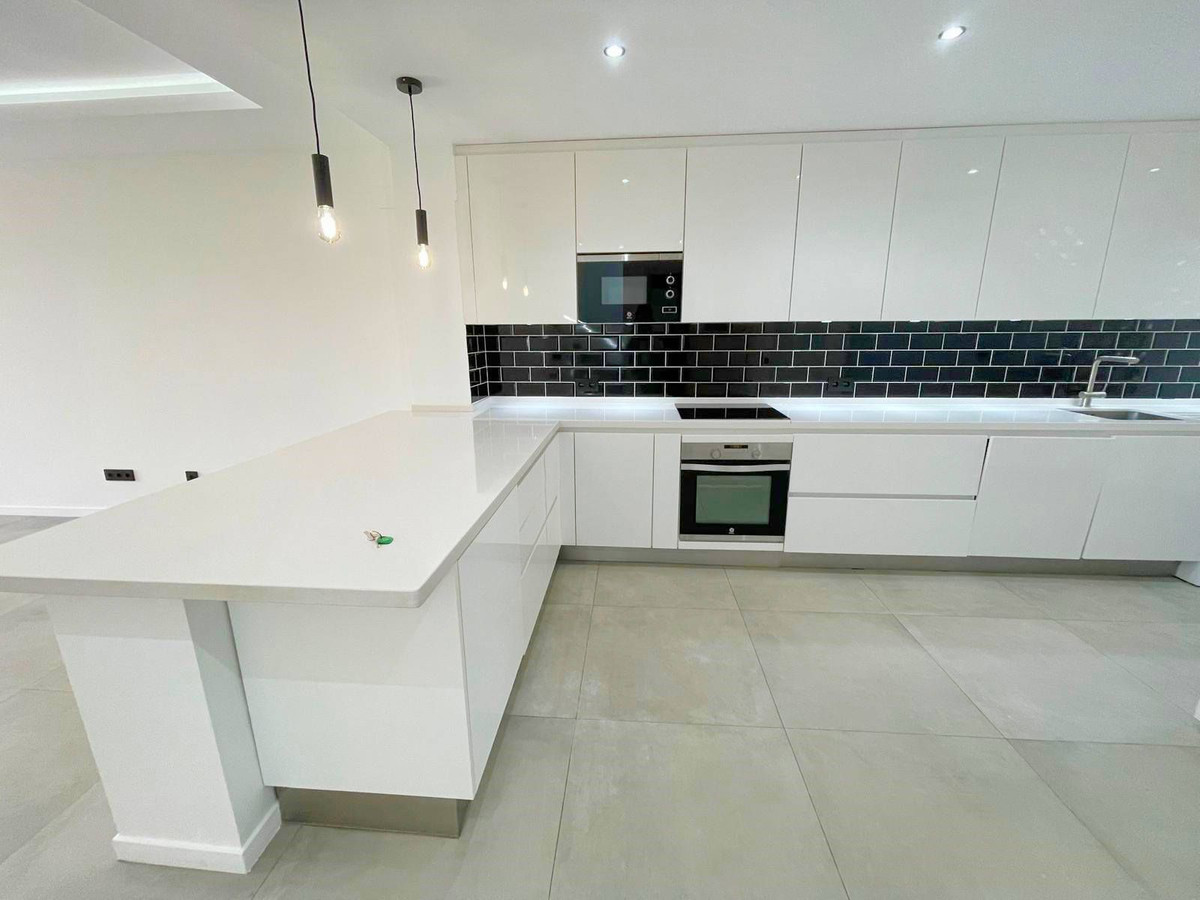 3 Bedroom Villa for Sale in El Paraiso — 7
