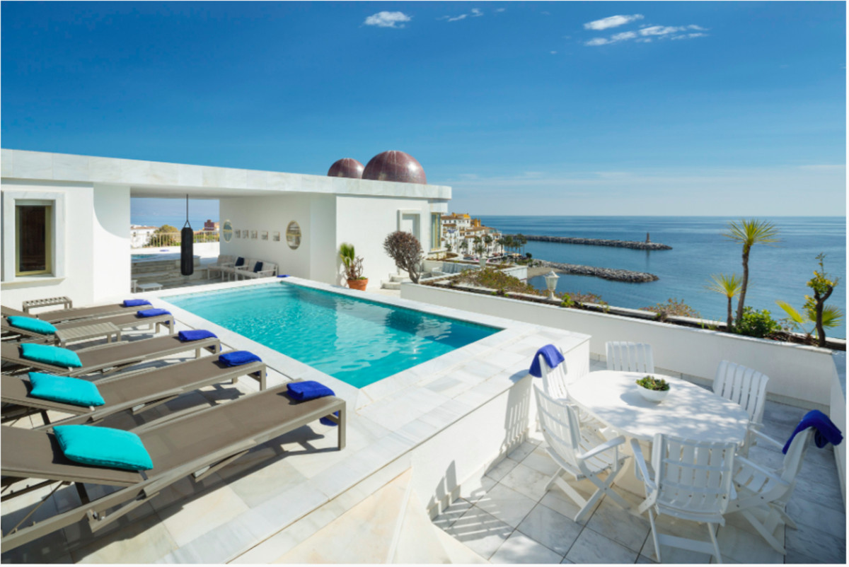 8 Bedroom Apartment for Sale in Puerto Banús