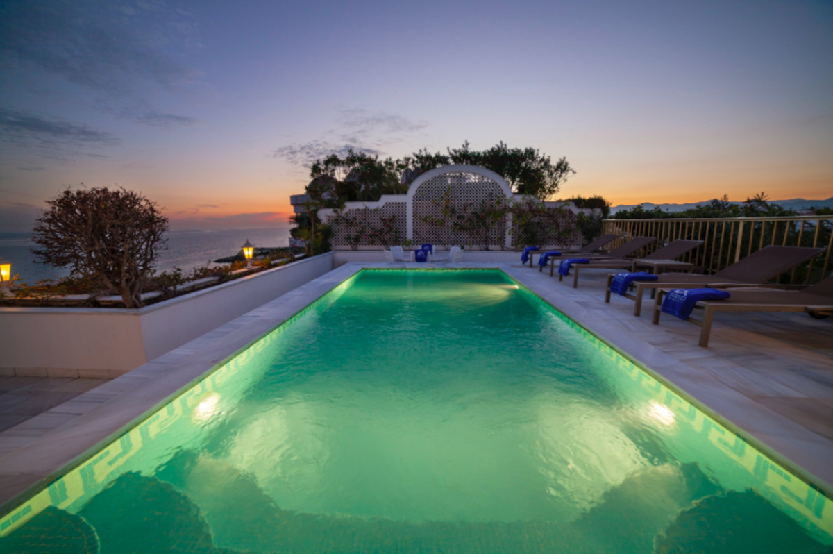 8 Bedroom Apartment for Sale in Puerto Banús — 2