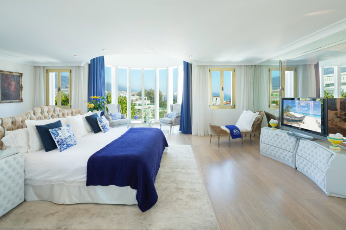 8 Bedroom Apartment for Sale in Puerto Banús — 5