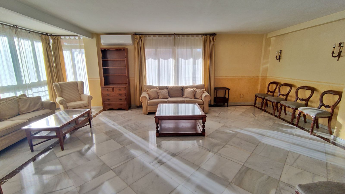 4 Bedroom Apartment for Sale in Marbella