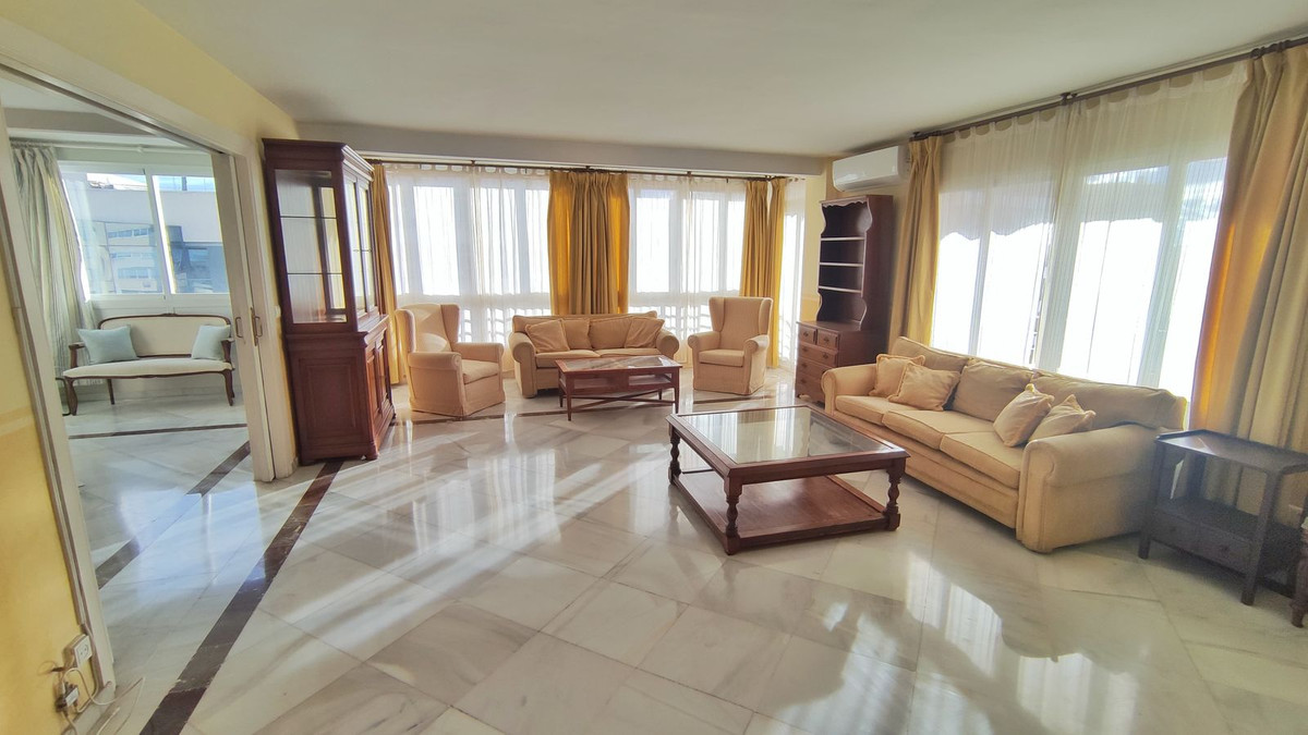 4 Bedroom Apartment for Sale in Marbella — 4