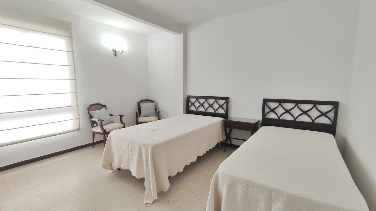 4 Bedroom Apartment for Sale in Marbella — 7