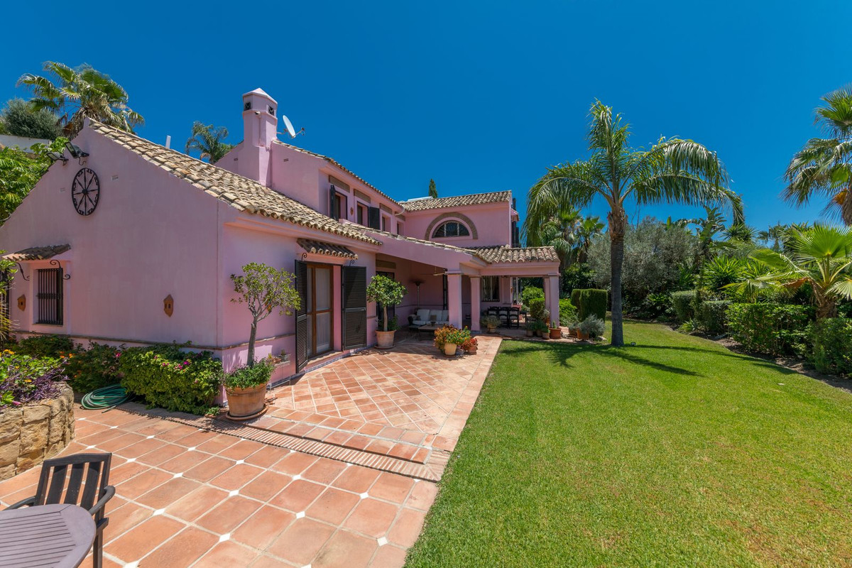 5 Bedroom Villa for Sale in Benahavís — 3