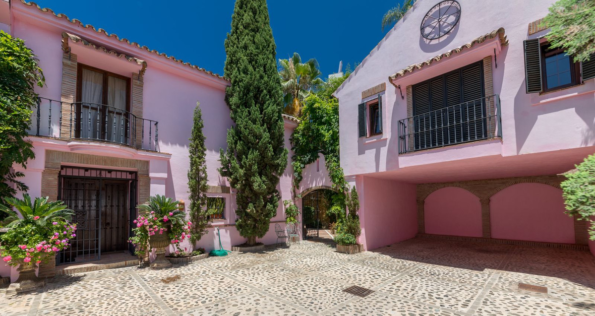 5 Bedroom Villa for Sale in Benahavís — 4