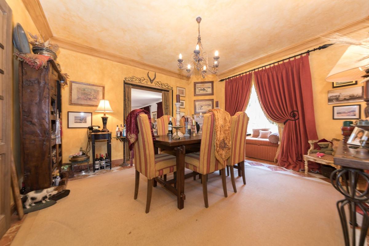 5 Bedroom Villa for Sale in Benahavís — 7