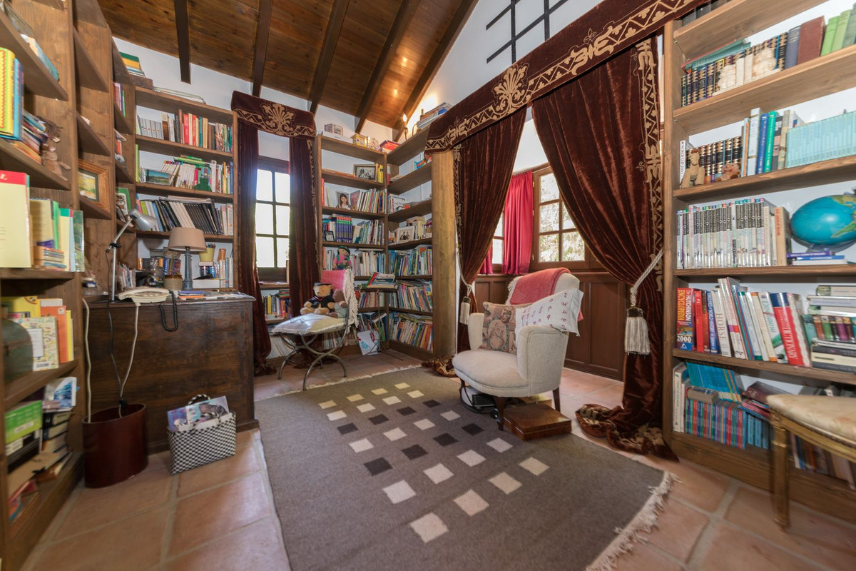 5 Bedroom Villa for Sale in Benahavís — 8