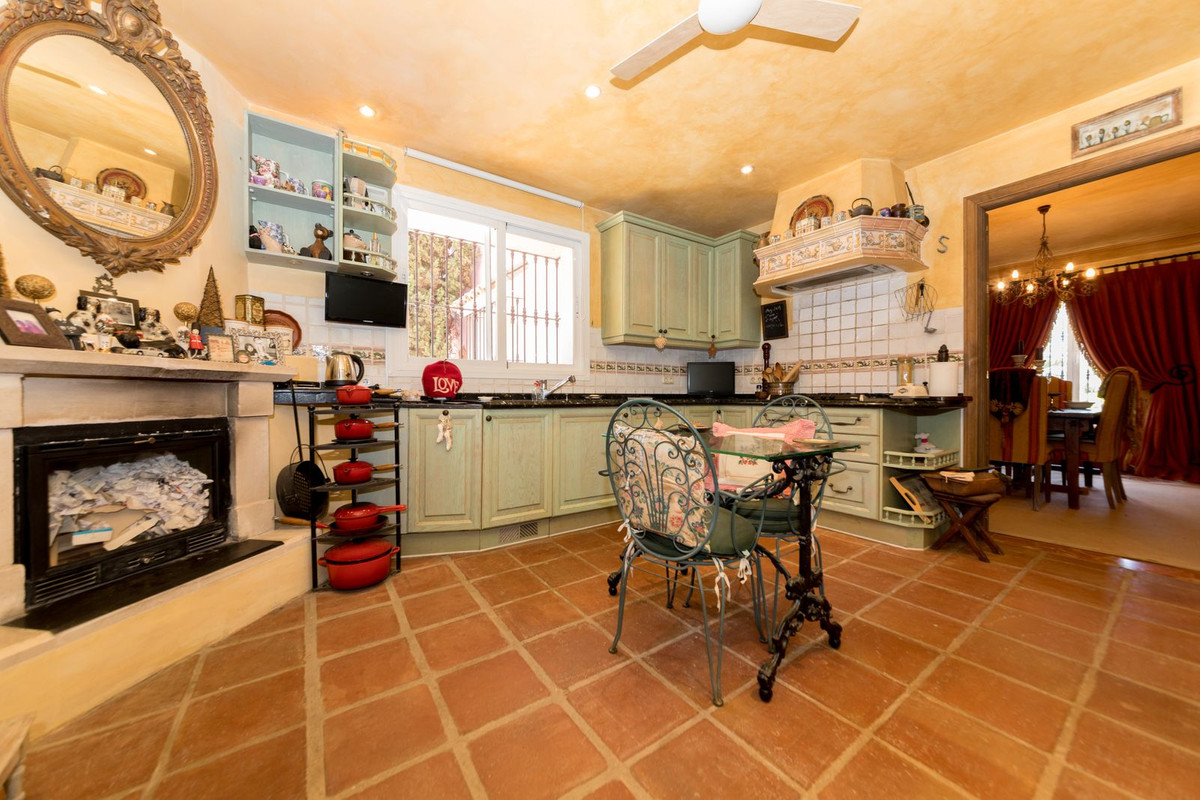 5 Bedroom Villa for Sale in Benahavís — 9