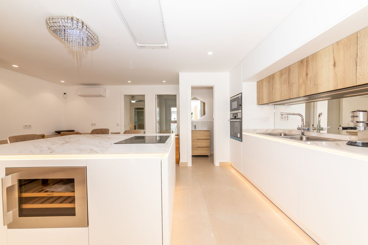 2 Bedroom Villa for Sale in Nueva Andalucía — 3