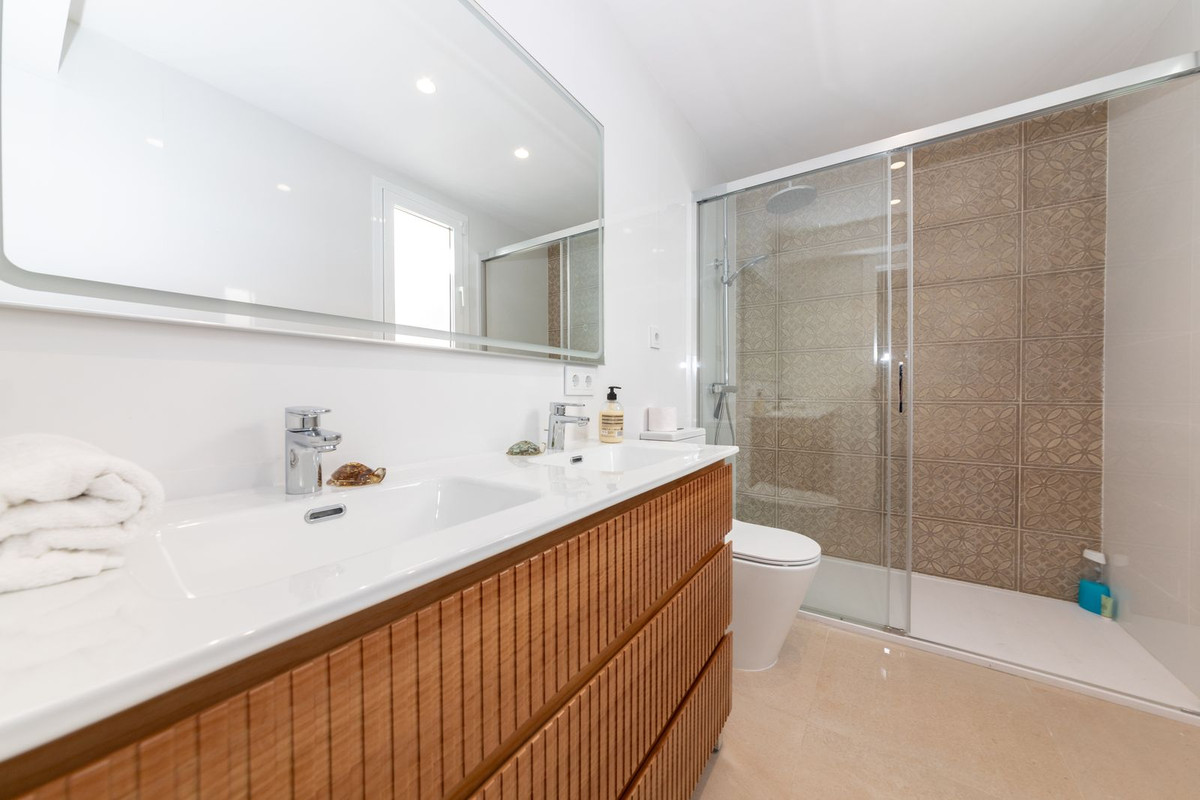 2 Bedroom Villa for Sale in Nueva Andalucía — 8