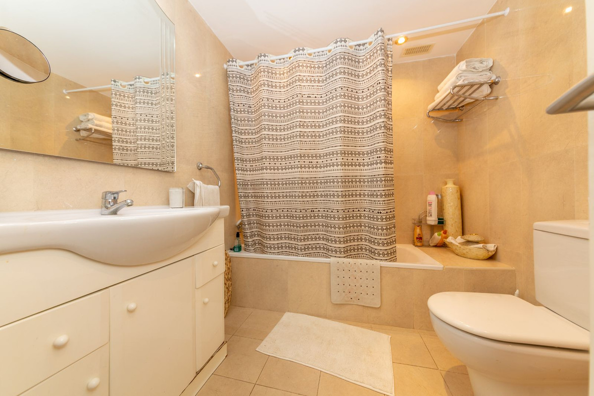2 Bedroom Apartment for Sale in Nueva Andalucía — 5