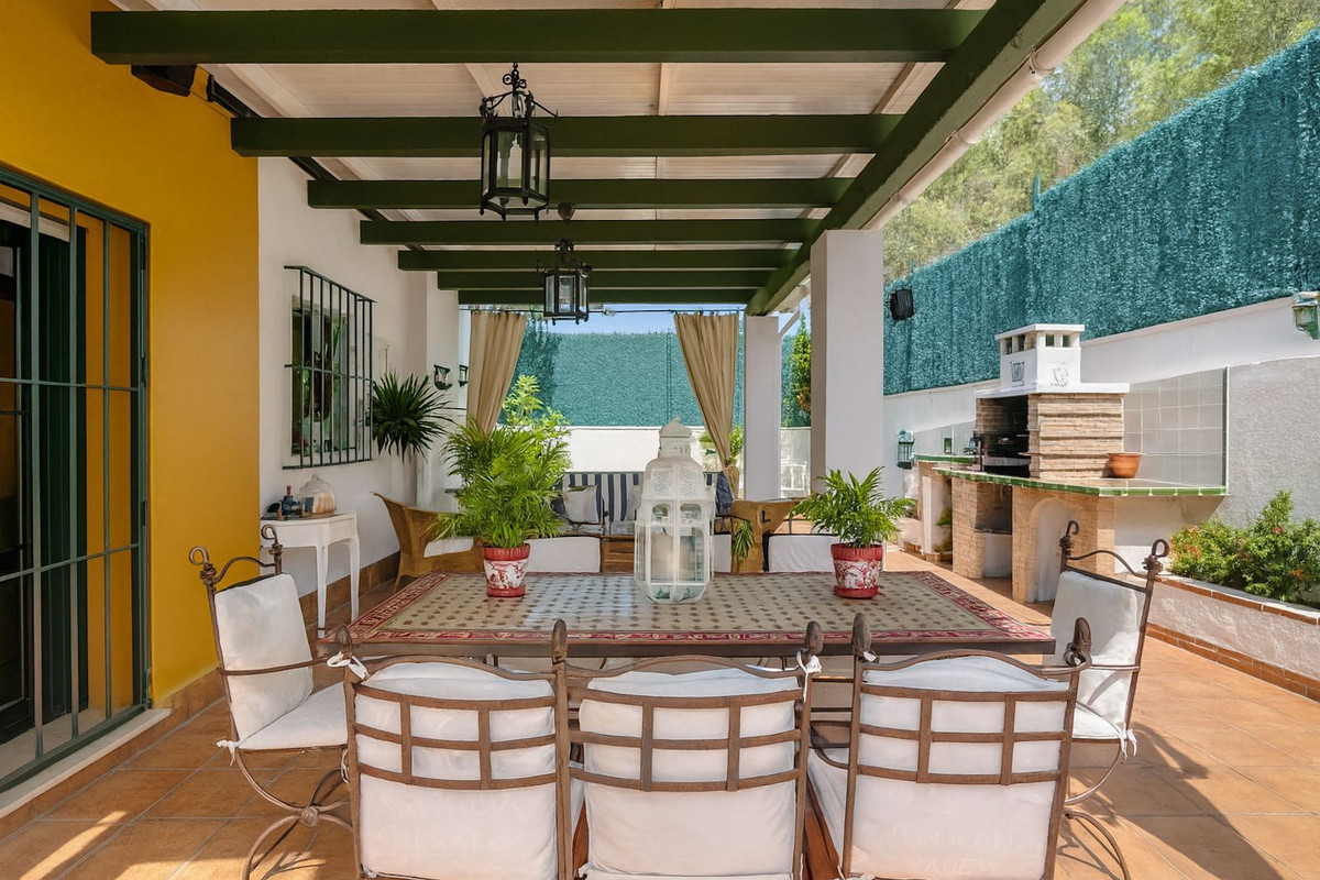 3 Bedroom Apartment for Sale in New Golden Mile