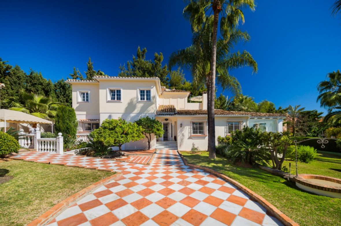 5 Bedroom Villa for Sale in Nagüeles