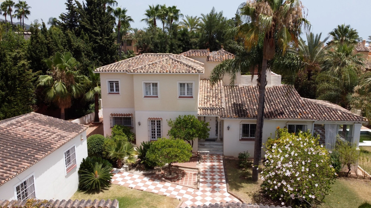 5 Bedroom Villa for Sale in Nagüeles — 4