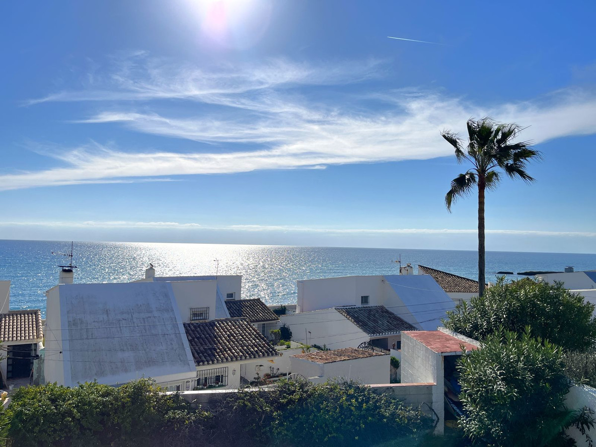 5 Bedroom Villa for Sale in Estepona