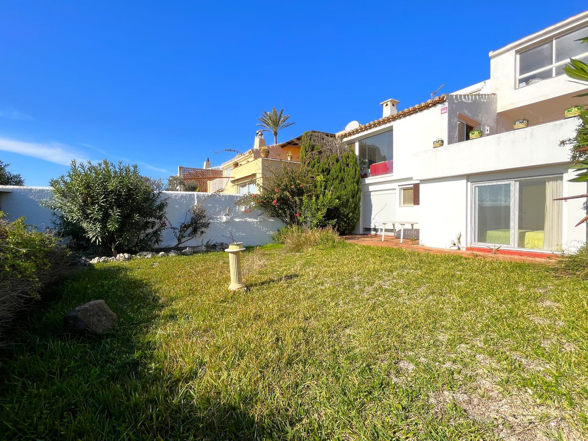 5 Bedroom Villa for Sale in Estepona — 3