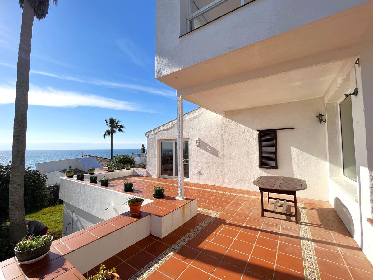 5 Bedroom Villa for Sale in Estepona — 4