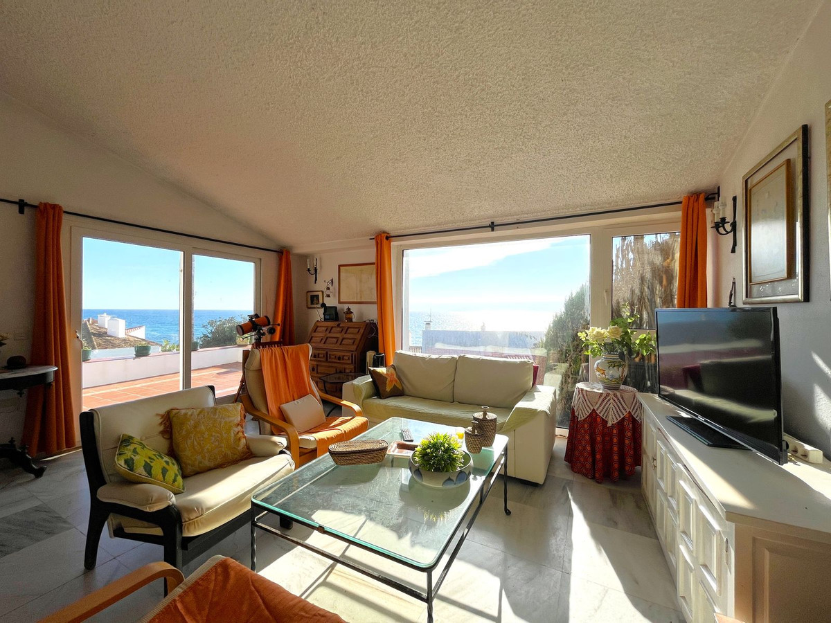 5 Bedroom Villa for Sale in Estepona — 5