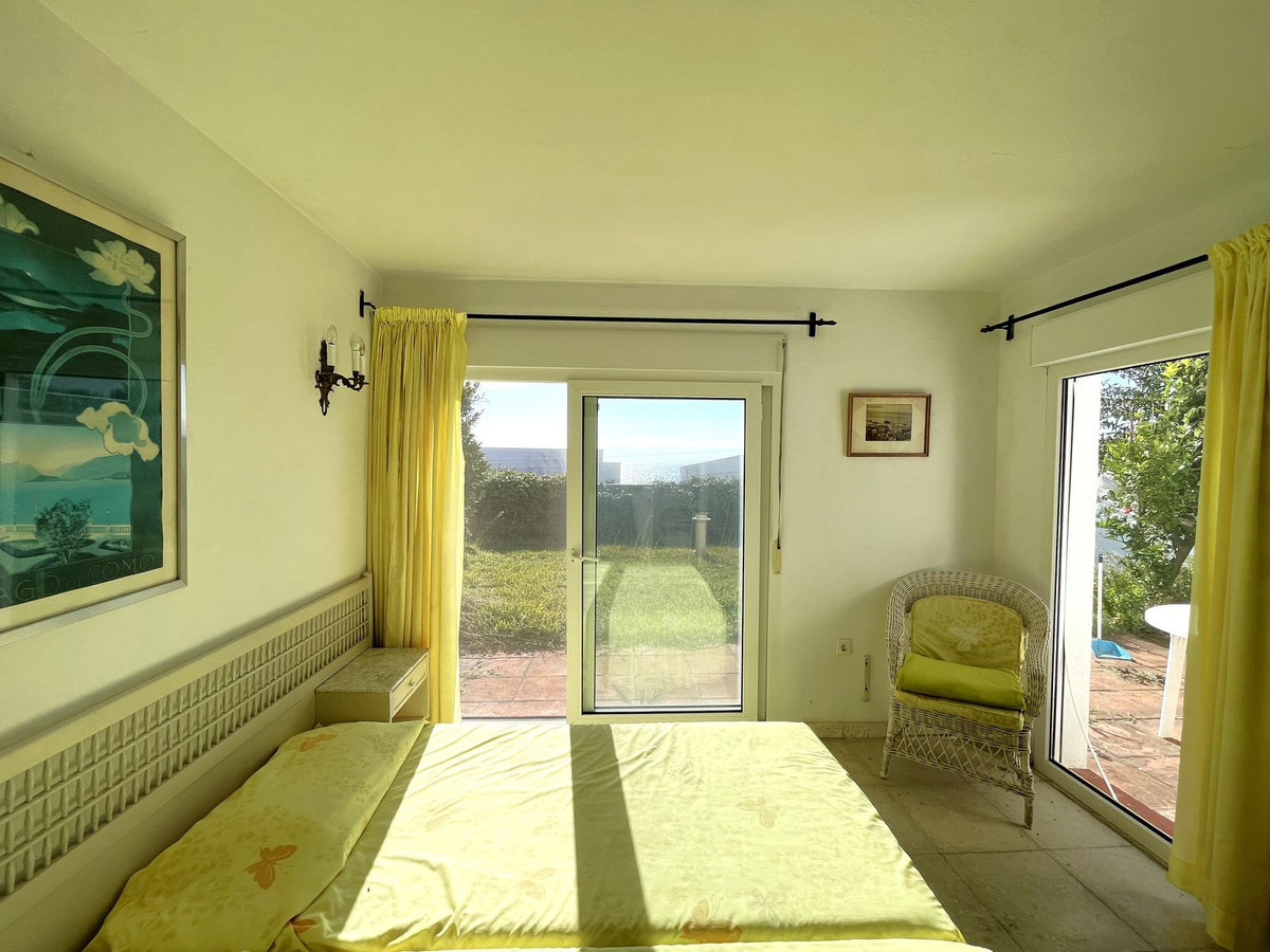5 Bedroom Villa for Sale in Estepona — 8