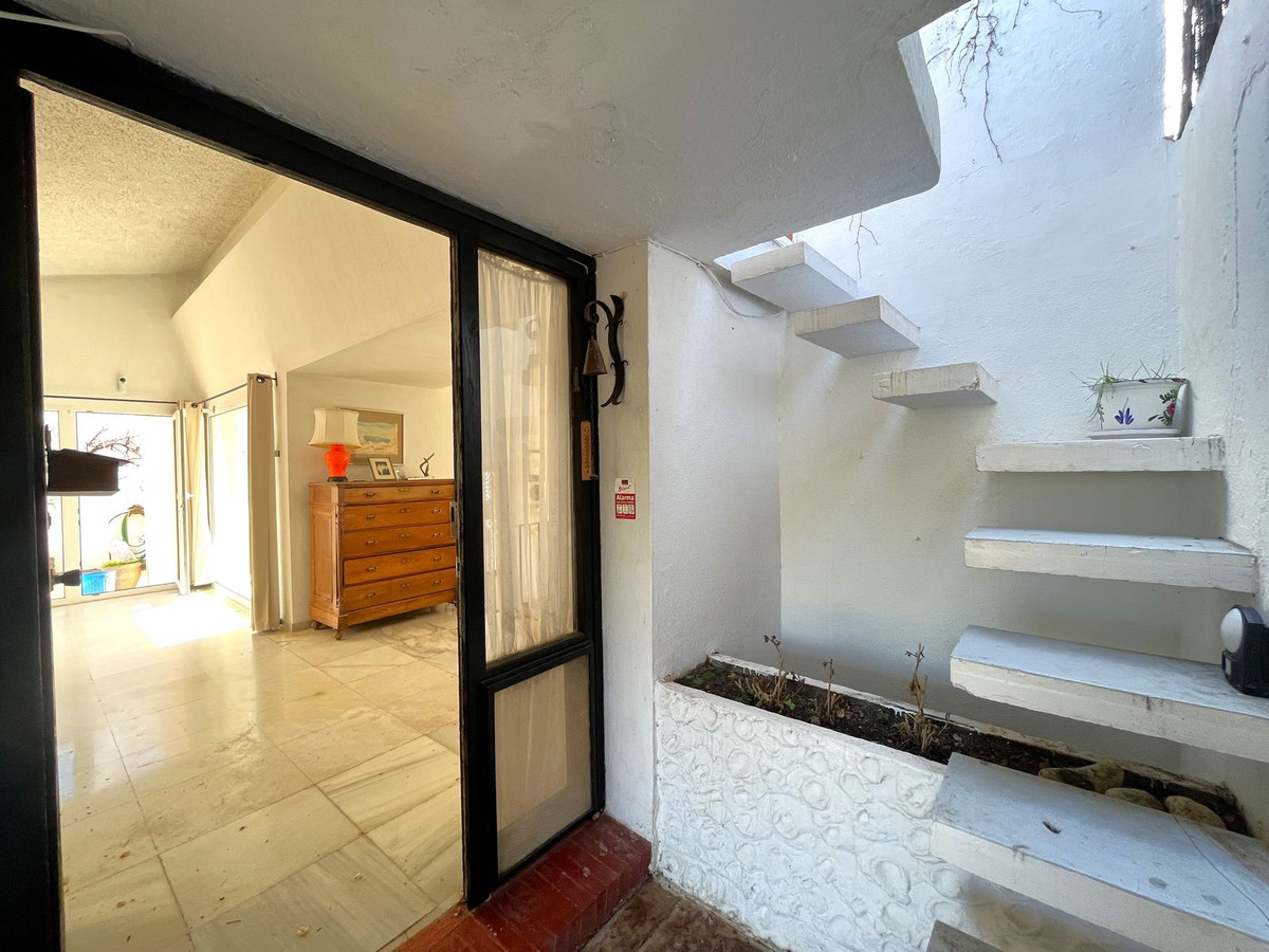 5 Bedroom Villa for Sale in Estepona — 9