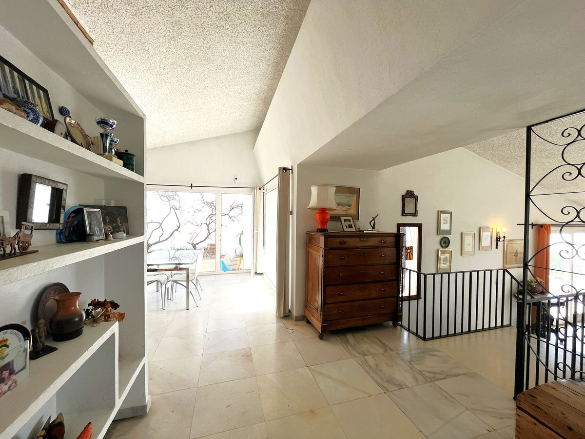 5 Bedroom Villa for Sale in Estepona — view 10