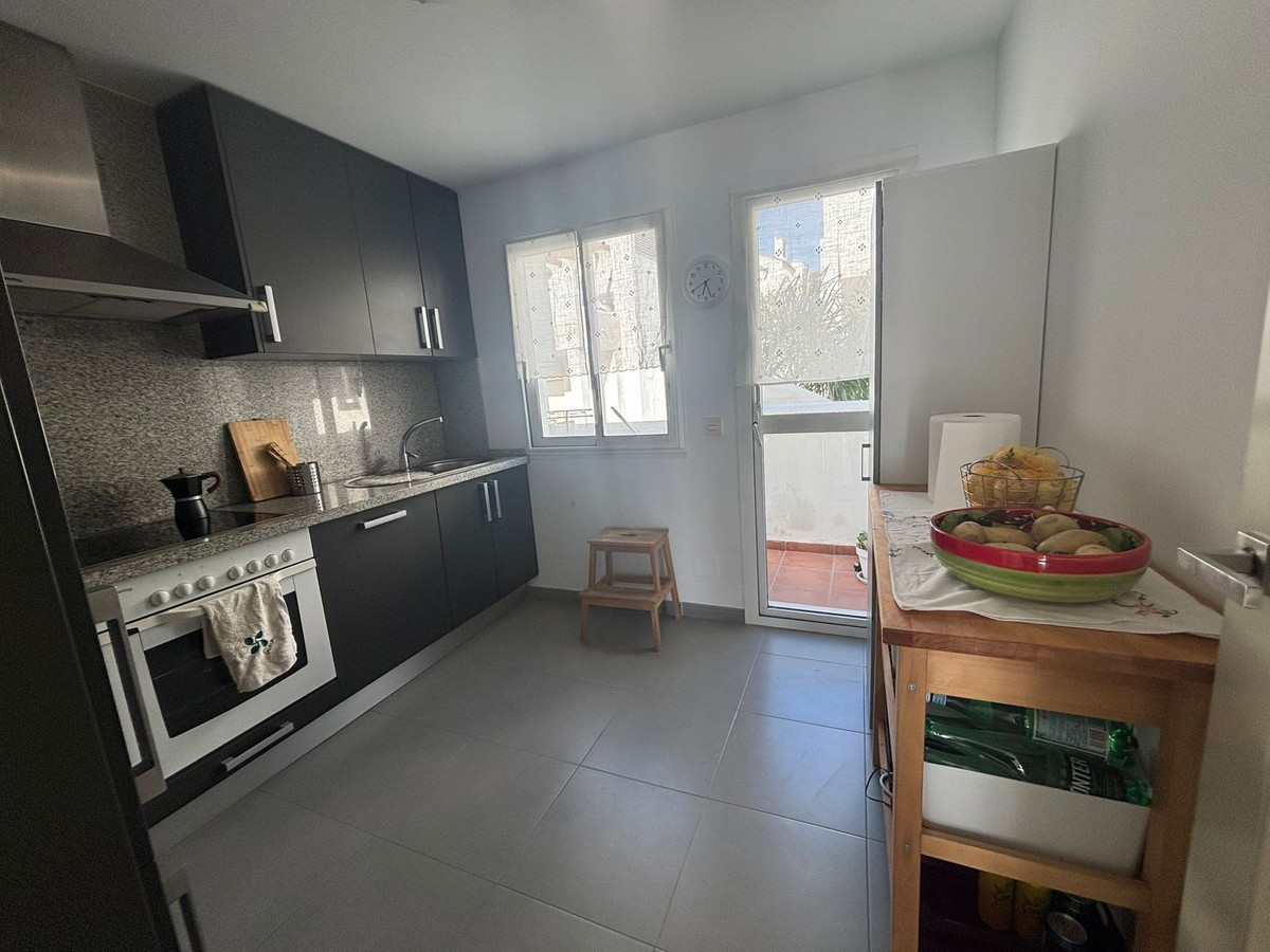 2 Bedroom Apartment for Sale in Estepona — 7
