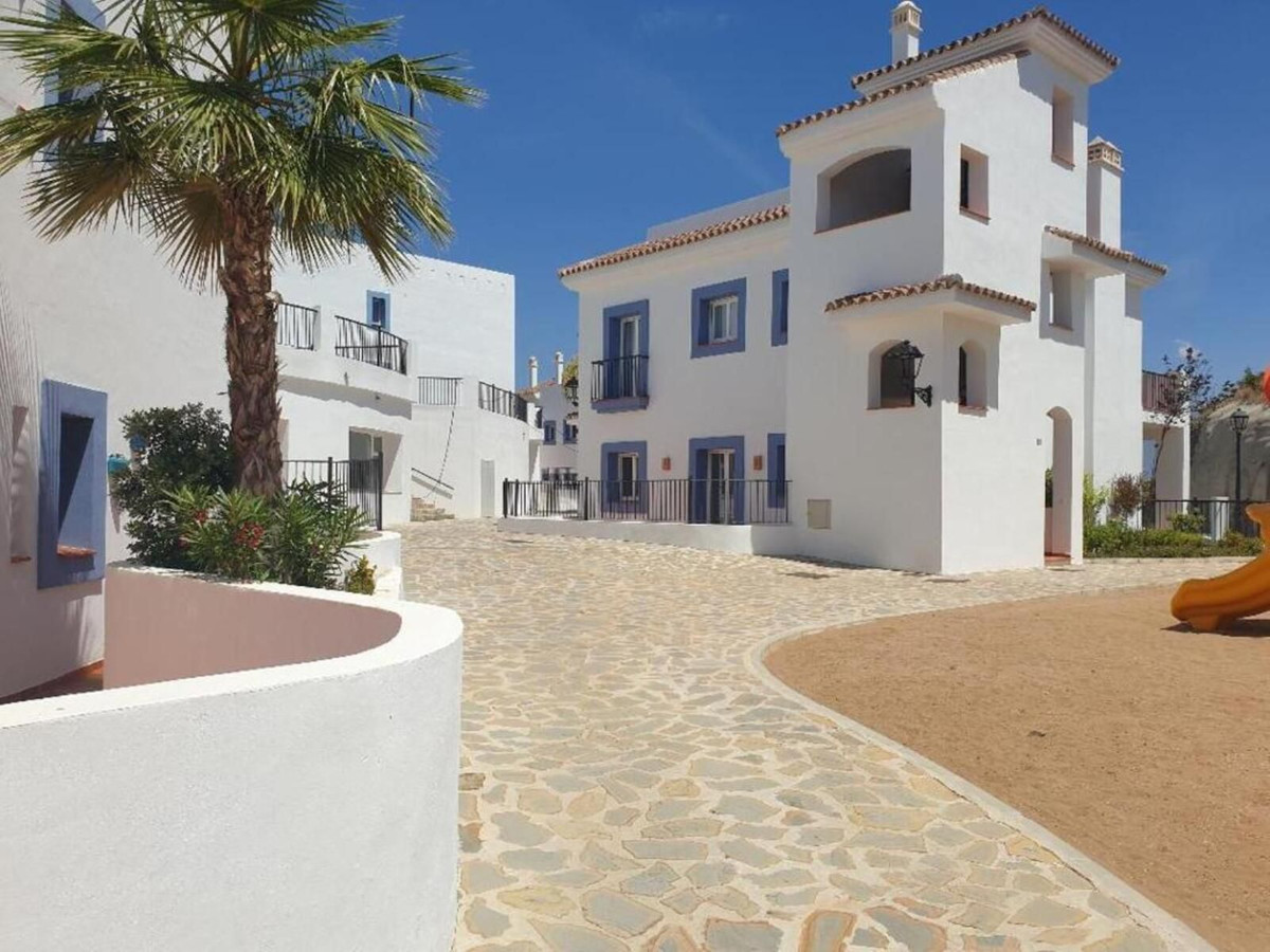 5 Bedroom Apartment for Sale in El Paraiso — view 10
