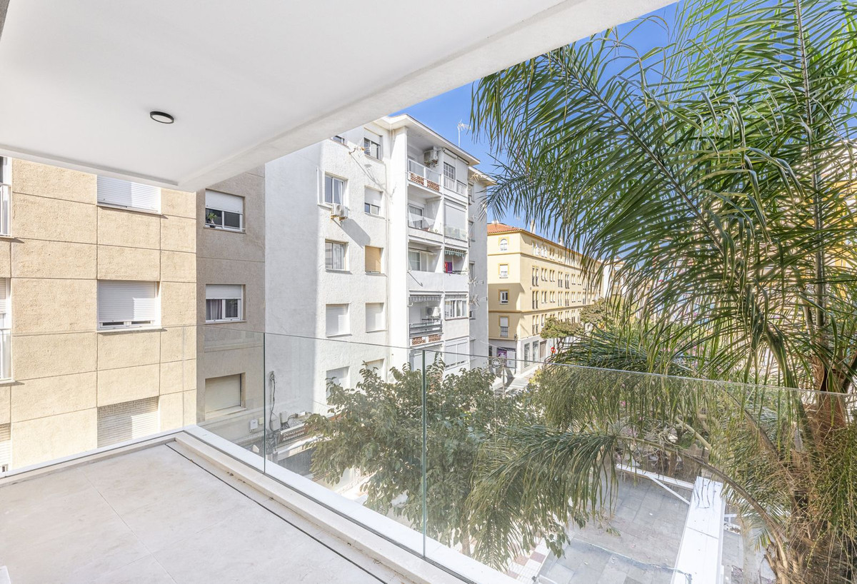 2 Bedroom Apartment for Sale in Estepona