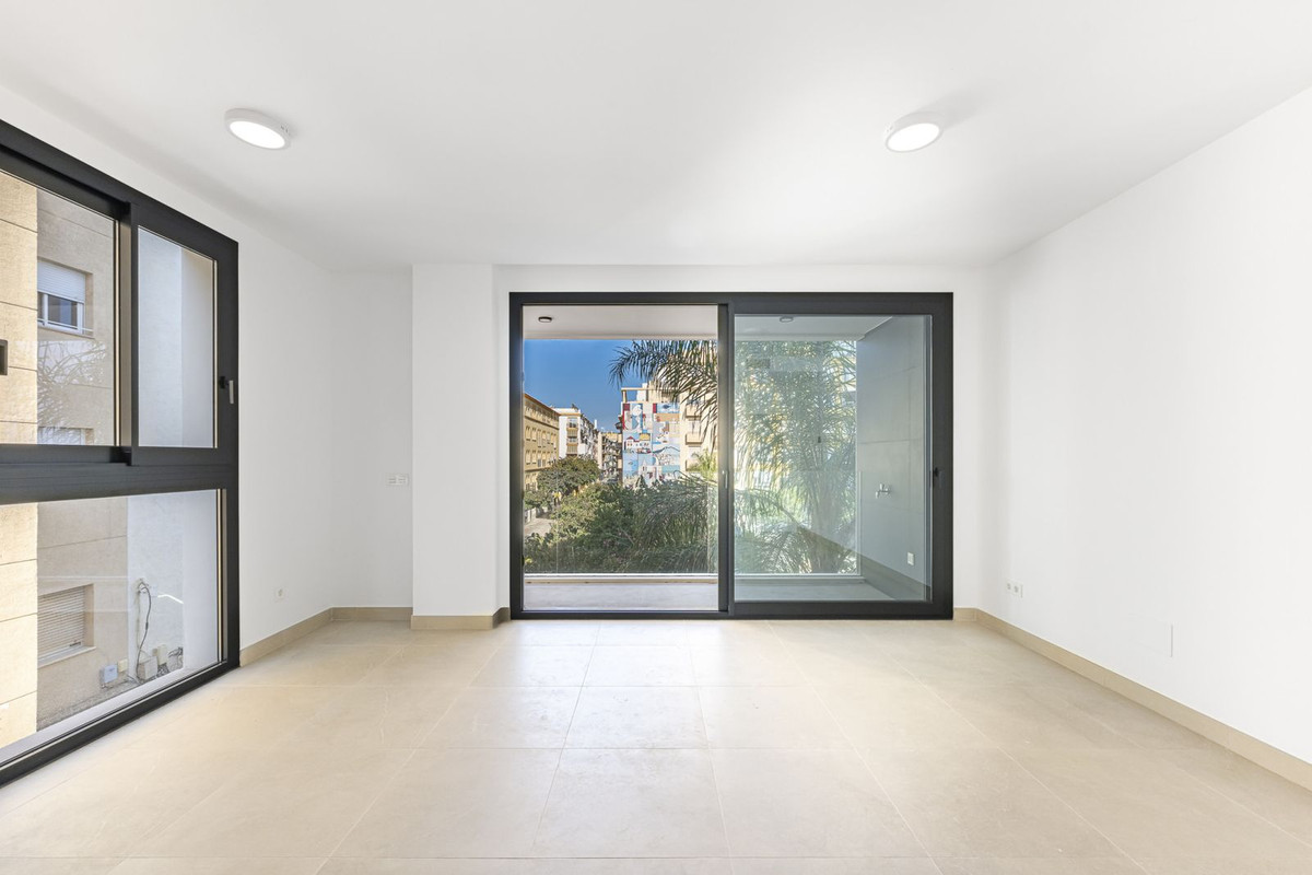 2 Bedroom Apartment for Sale in Estepona — 6