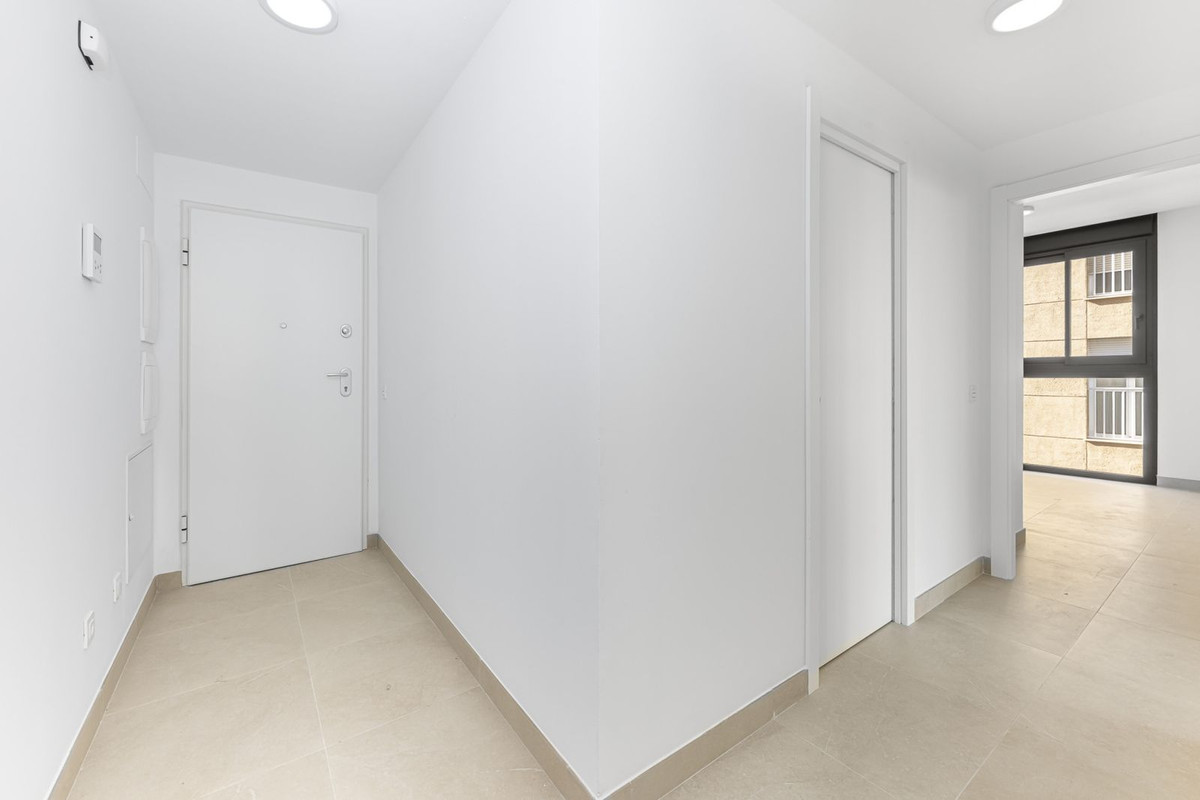 2 Bedroom Apartment for Sale in Estepona — 7