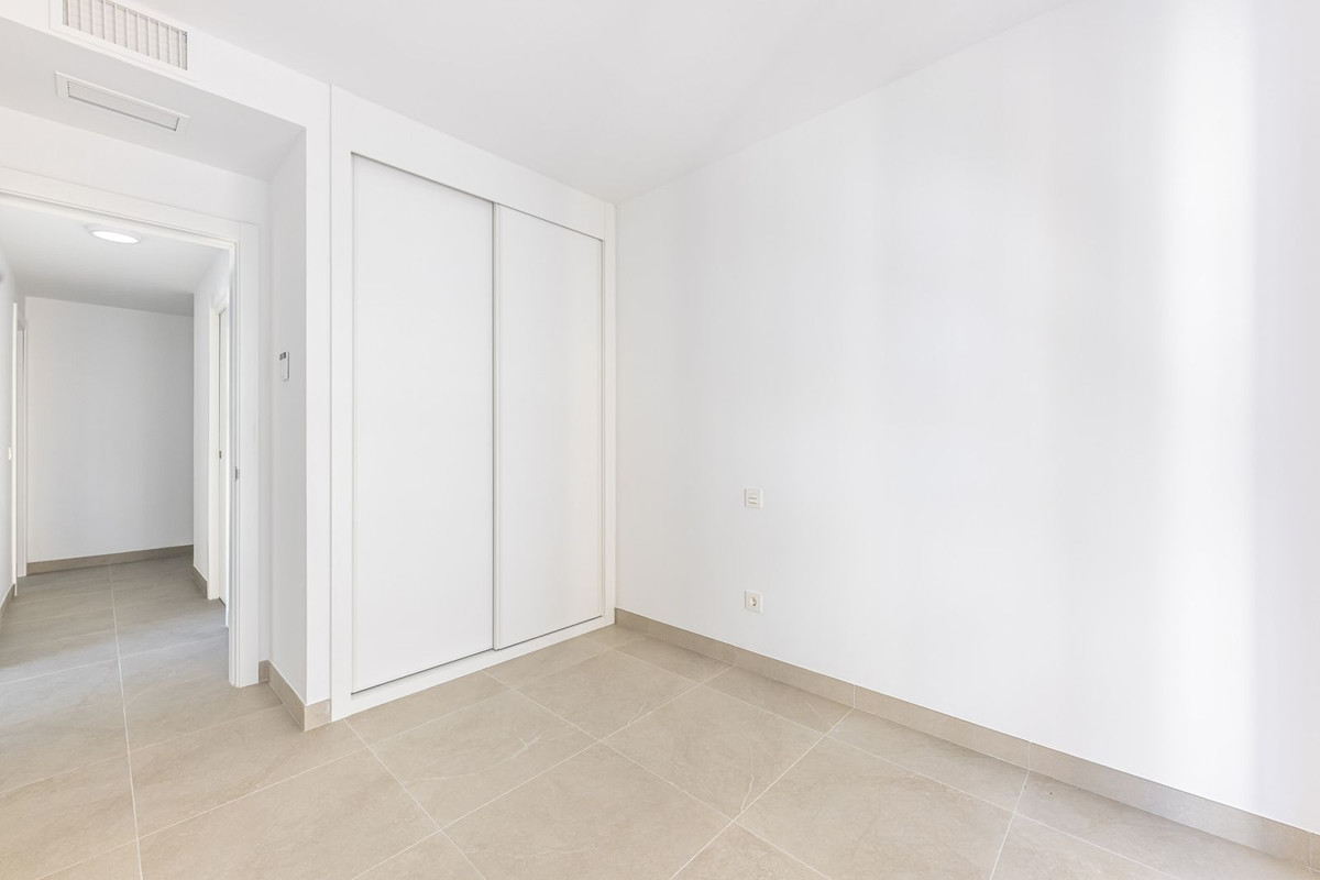 2 Bedroom Apartment for Sale in Estepona — 8