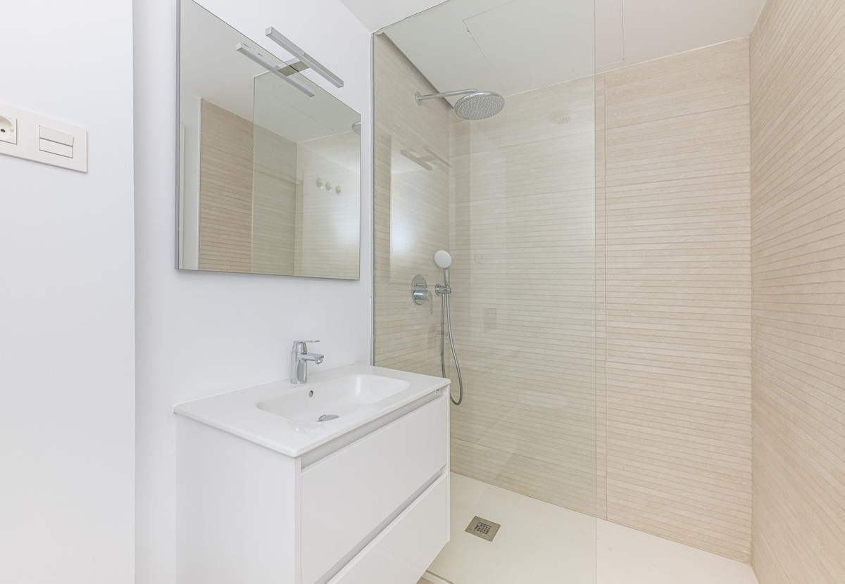 2 Bedroom Apartment for Sale in Estepona — 9