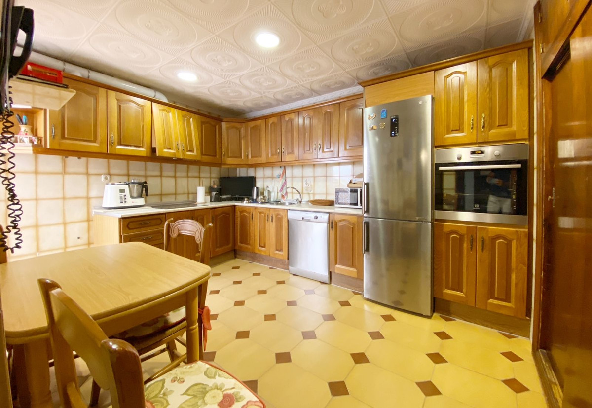 4 Bedroom Villa for Sale in Marbella — 4