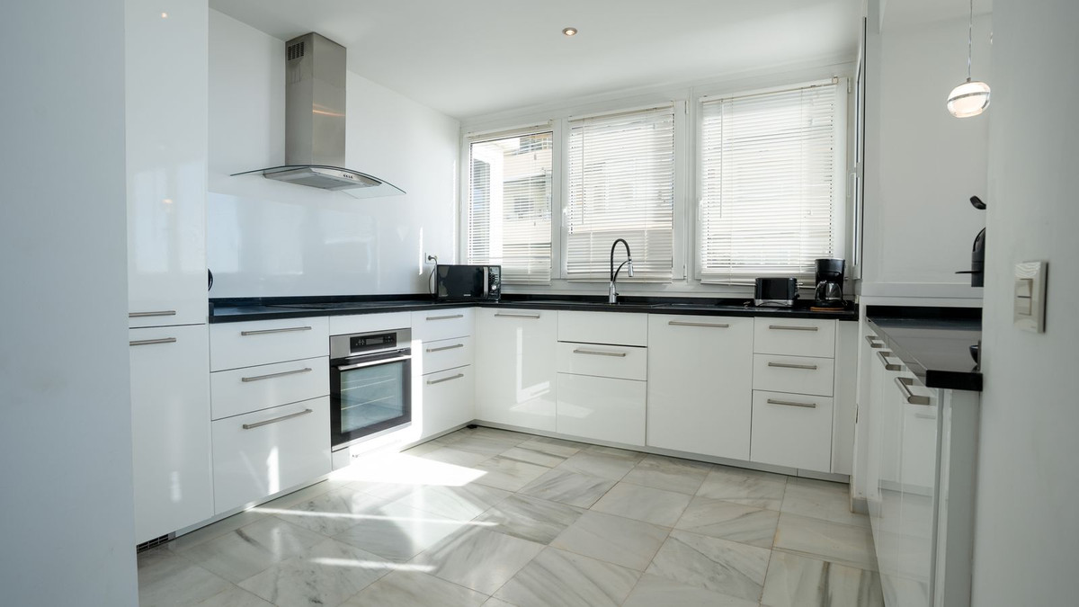 3 Bedroom Apartment for Sale in Marbella — 4