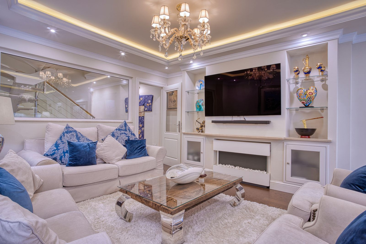 4 Bedroom Villa for Sale in Marbella — 4